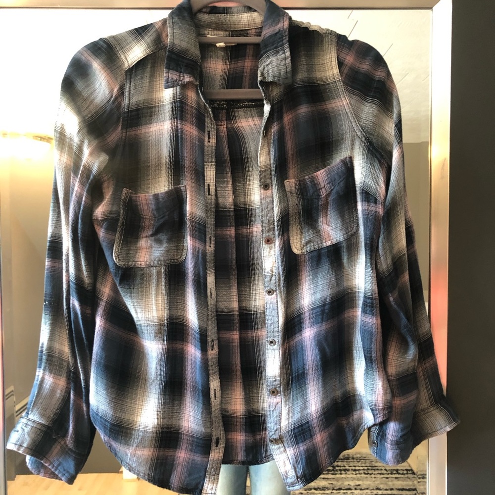 Women’s plaid shirt